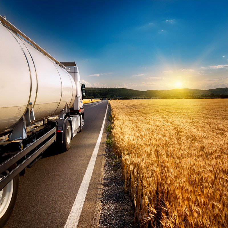 camion-citerne-alcool_champ-de-ble_tank-truck-alcohol